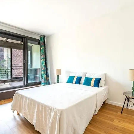 Holiday home Spacieuse Maison A 15 Min De La Tour Eiffel Suresnes